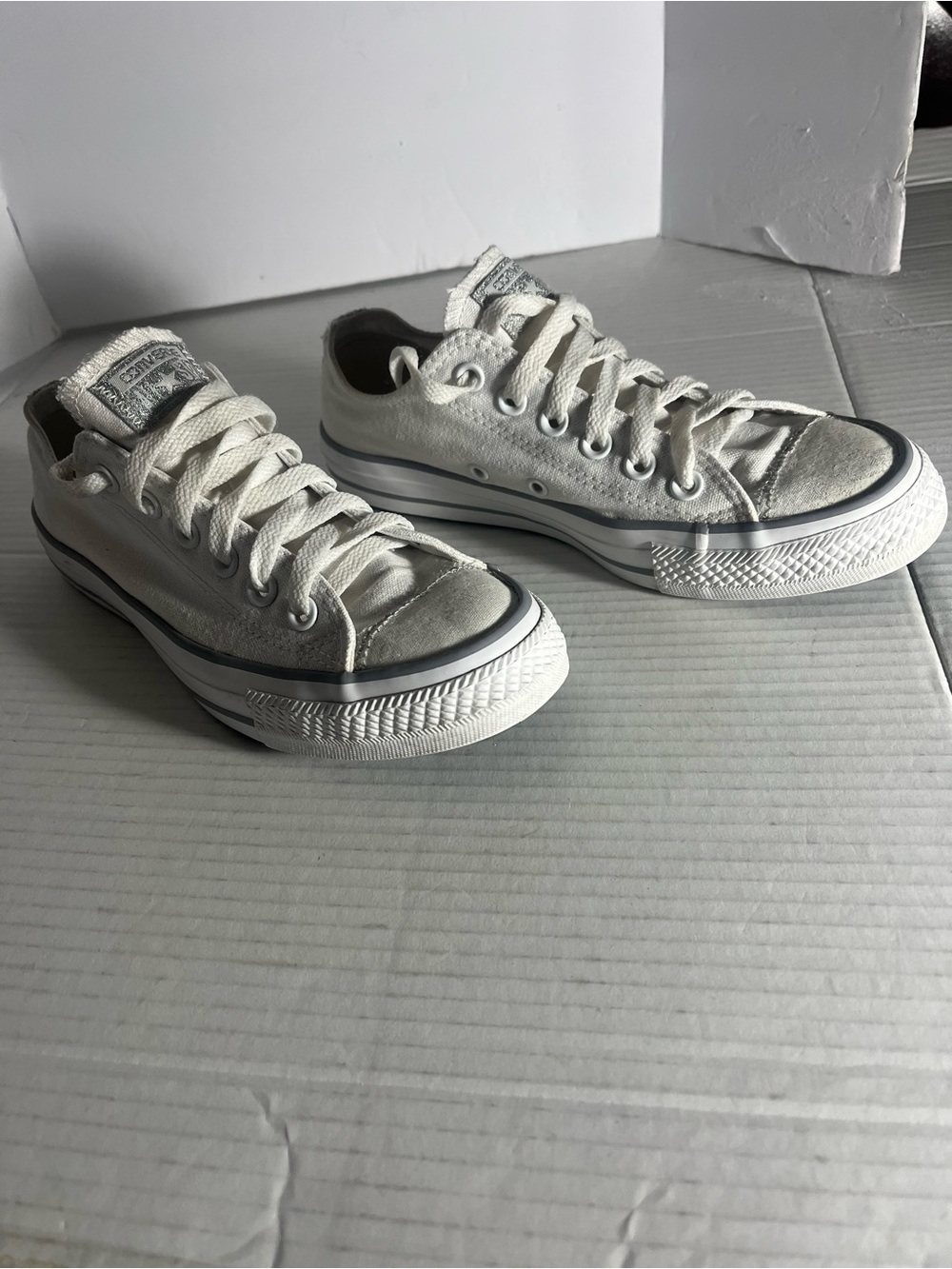 All Stars Converse size 7 women’s